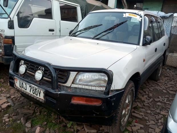 Toyota RAV4 1999 White