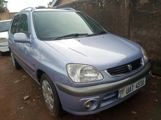 Toyota Raum 2002