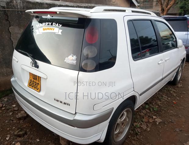 Toyota Raum 2003 White