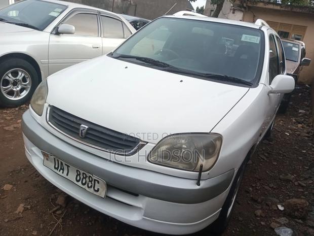 Toyota Raum 2003 White