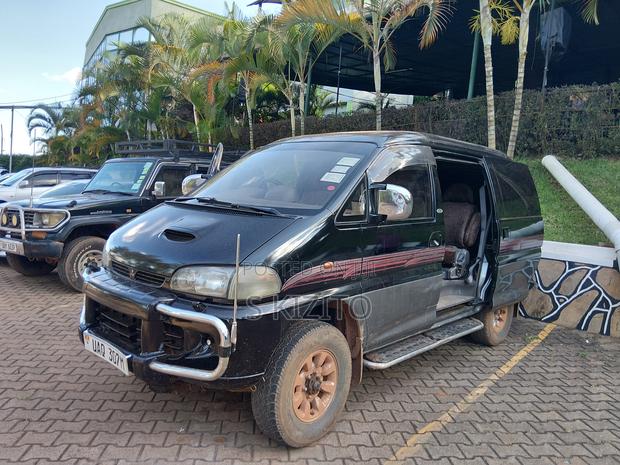 Mitsubishi Delica 2002 Black