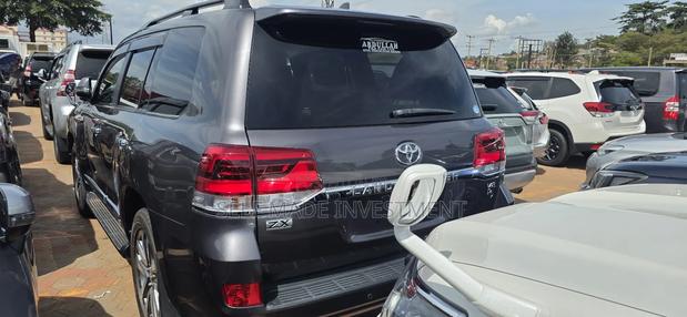 Toyota Land Cruiser 2017 Gray