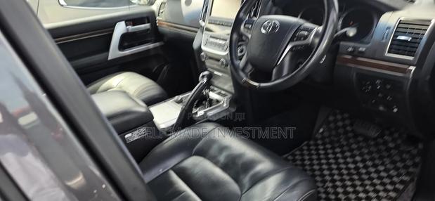 Toyota Land Cruiser 2017 Gray