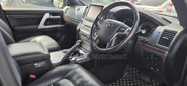 Toyota Land Cruiser 2017 Gray