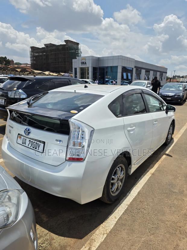 Toyota Prius 2011 White