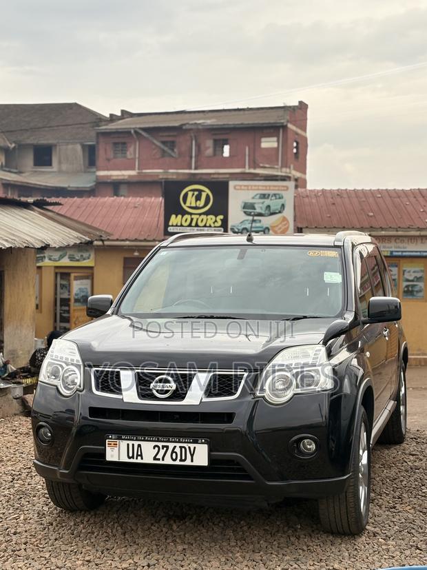 Nissan X-Trail 2.0 Petrol XE 2012 Black