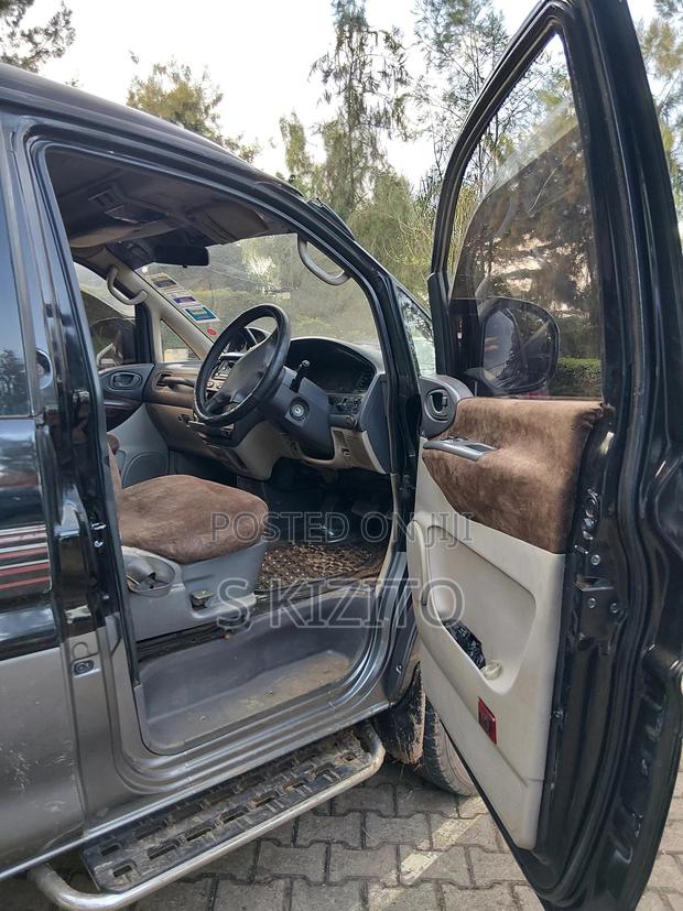 Mitsubishi Delica 2002 Black