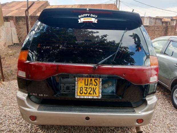 Mitsubishi Challenger 2000 Black