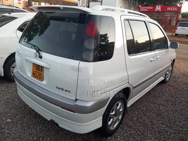 Toyota Raum 2002 White