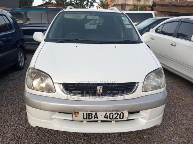 Toyota Raum 2002 White