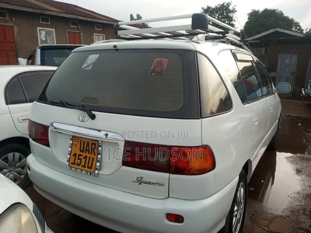 Toyota Ipsum 1999 White