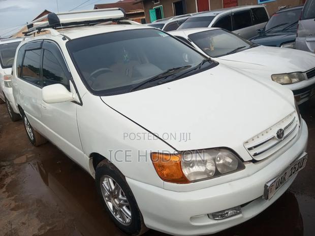 Toyota Ipsum 1999 White