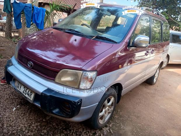 Toyota Noah 2001 Red