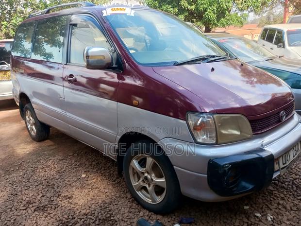 Toyota Noah 2001 Red