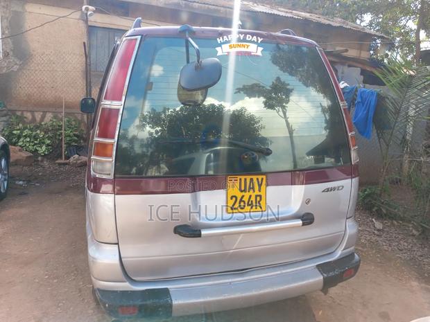 Toyota Noah 2001 Red
