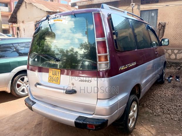 Toyota Noah 2001 Red