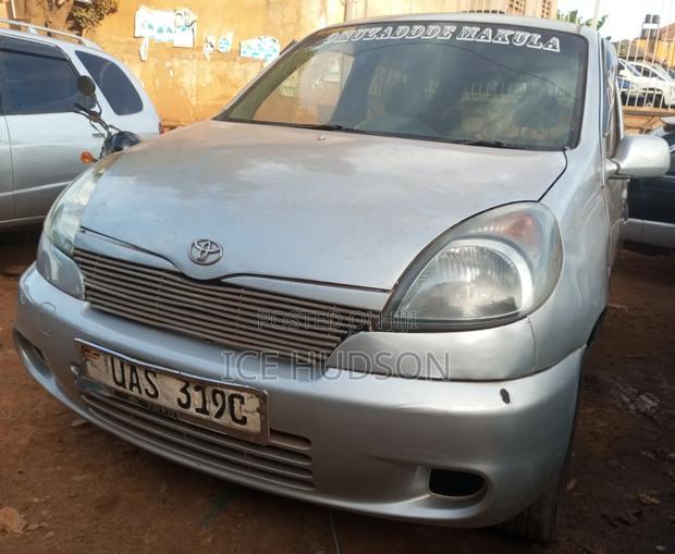 Toyota Fun Cargo 2003 Gray