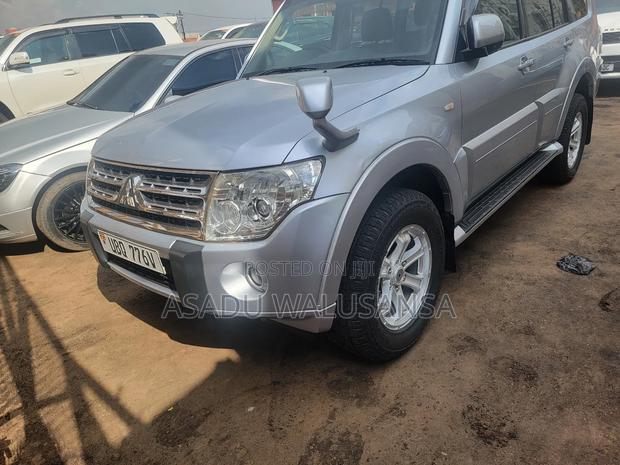 Mitsubishi Pajero 2015 Silver