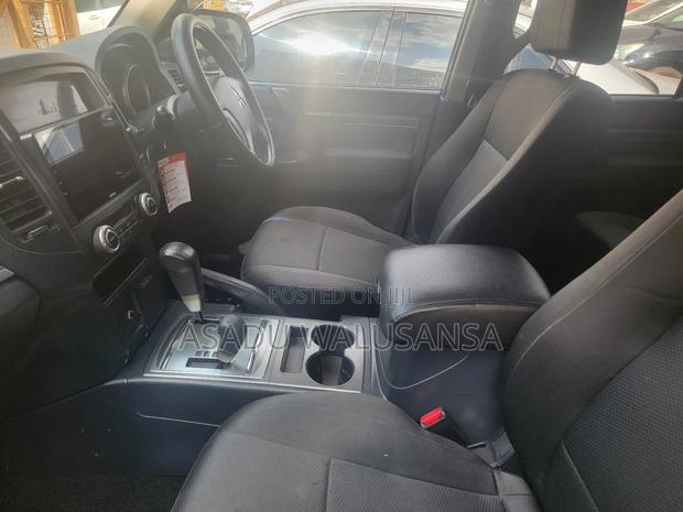 Mitsubishi Pajero 2015 Silver