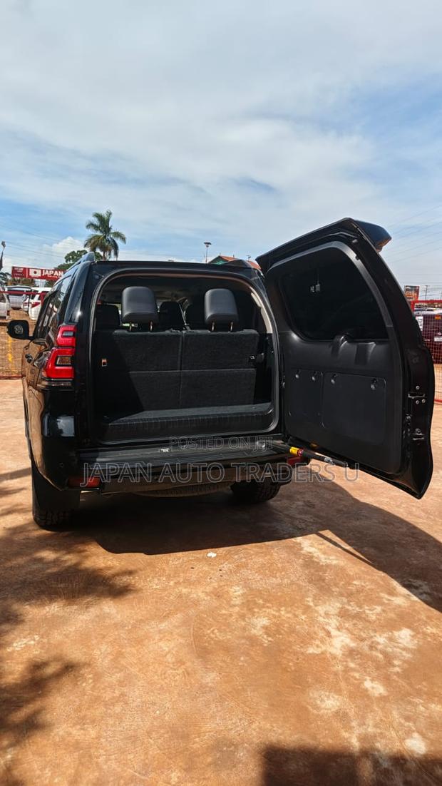 Toyota Land Cruiser Prado 2023 Black