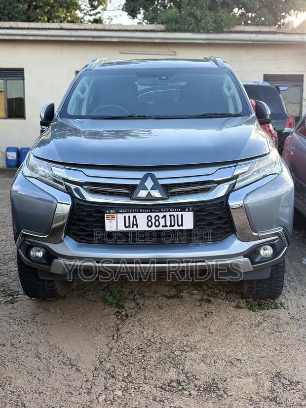 Mitsubishi Pajero 2018 Gray