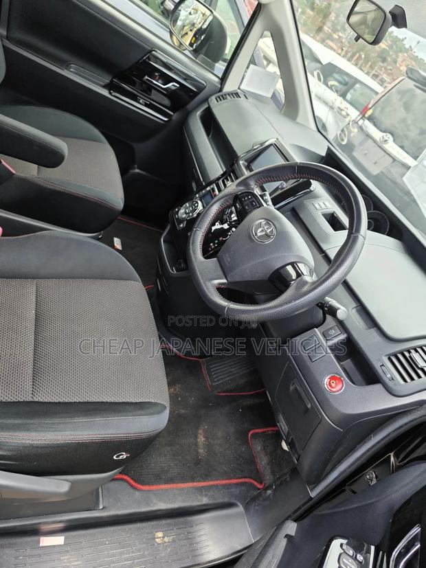 Toyota Noah 2011 Black