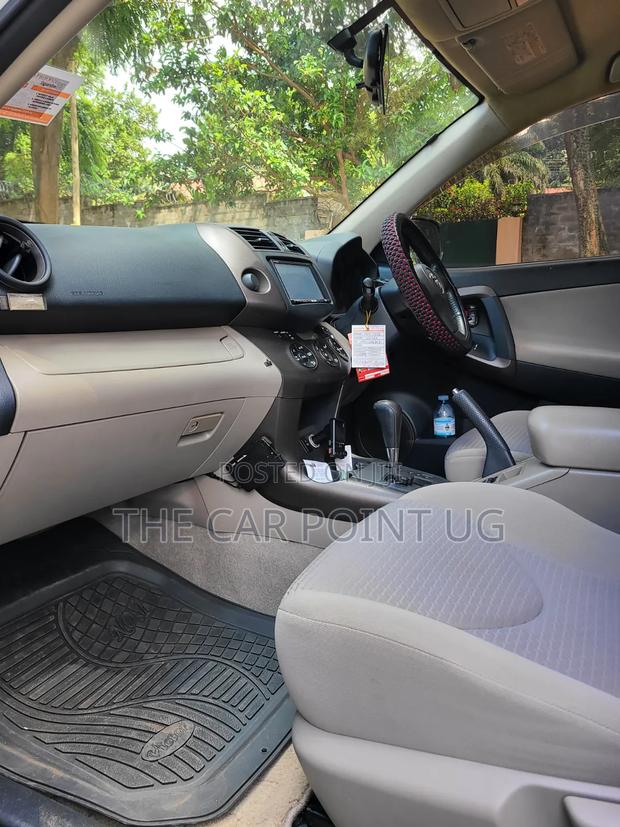Toyota Vanguard 2008 White