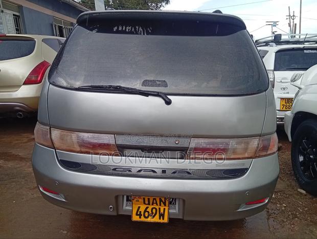 Toyota Gaia 2003 Silver
