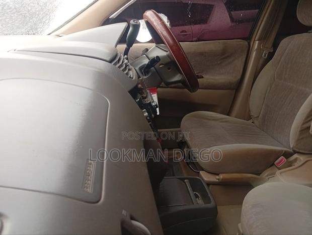 Toyota Gaia 2003 Silver