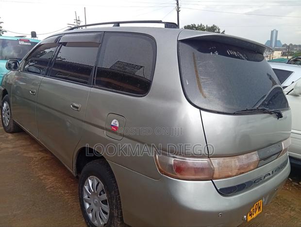 Toyota Gaia 2003 Silver