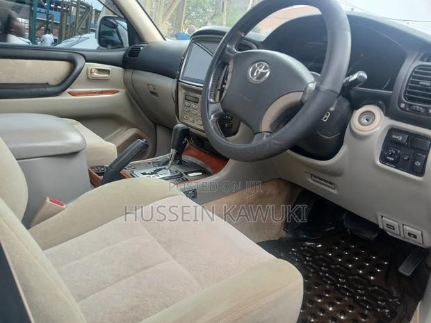 Toyota Land Cruiser 2006 White