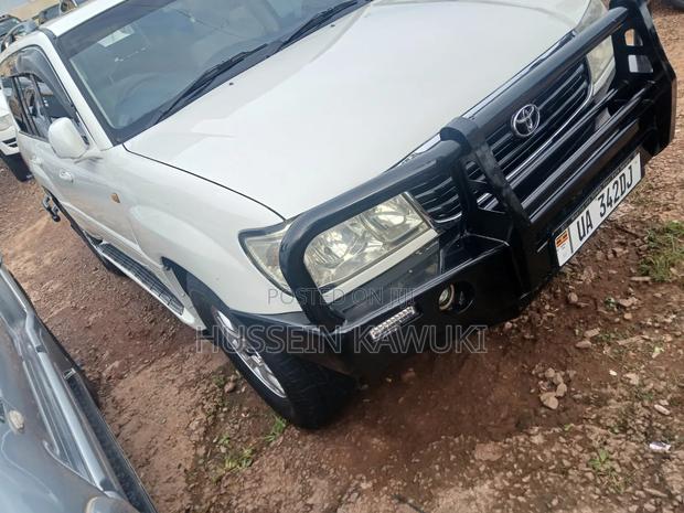 Toyota Land Cruiser 2006 White