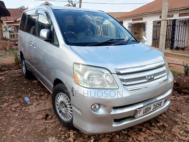 Toyota Noah 2007 Silver