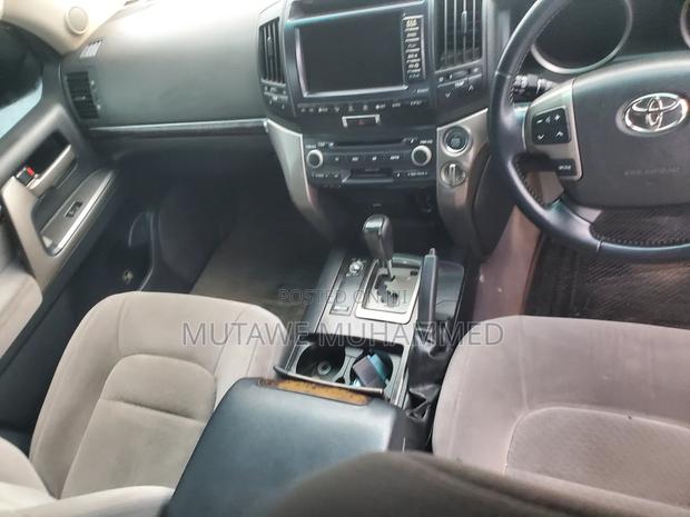 Toyota Land Cruiser 2010 Silver