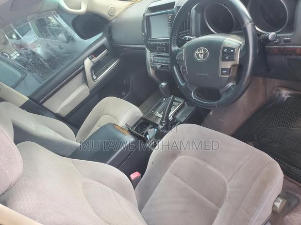 Toyota Land Cruiser 2010 Silver