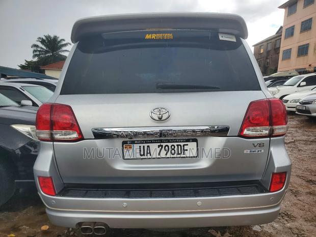 Toyota Land Cruiser 2010 Silver