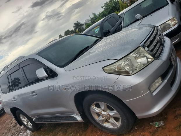 Toyota Land Cruiser 2010 Silver