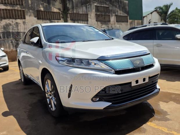 Toyota Harrier 2.0 2018 White