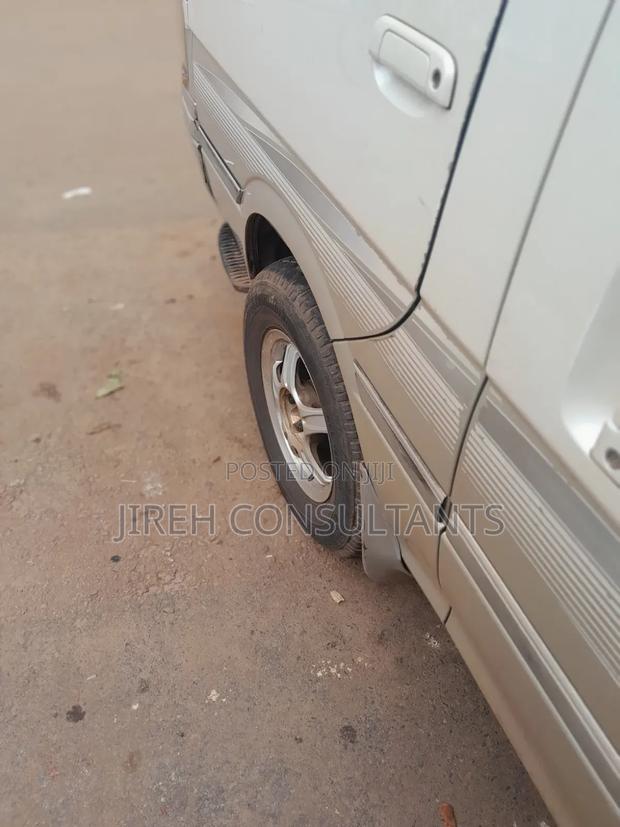 Toyota HiAce 2008 Off white