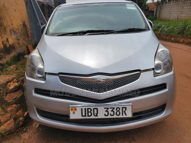 Toyota Ractis 2010 Silver