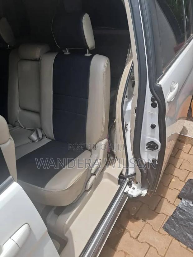 Toyota ISIS 1.8 L 2009 White