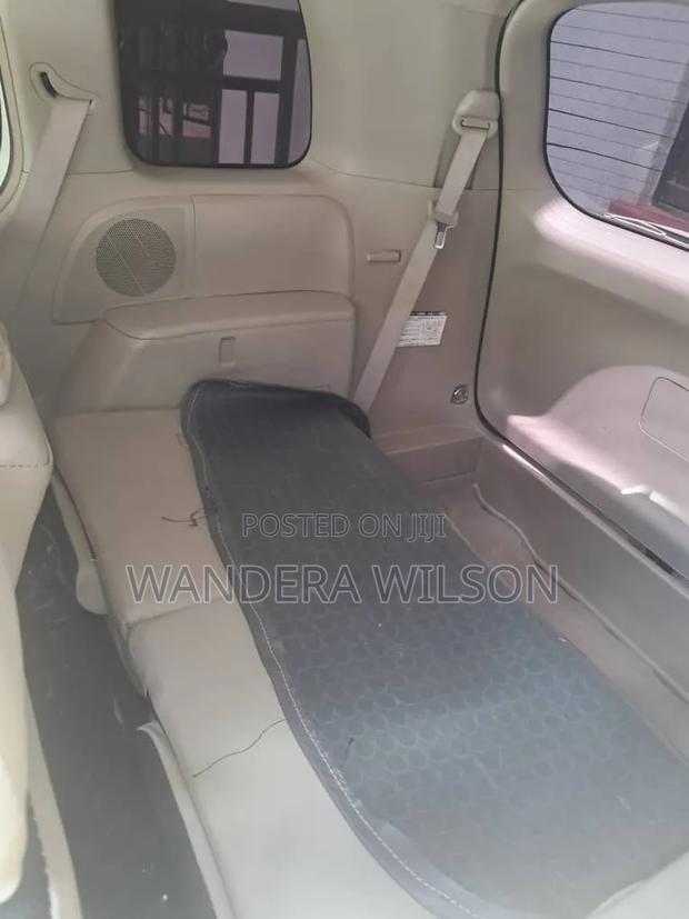 Toyota ISIS 1.8 L 2009 White