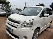 Toyota Noah 2011 Pearl for sale