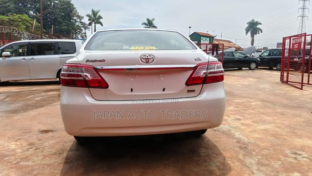 Toyota Premio 2012 White