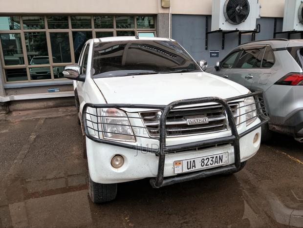 Isuzu D-MAX 2010 White