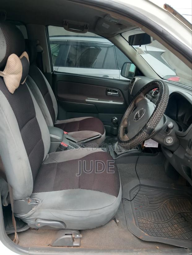 Isuzu D-MAX 2010 White