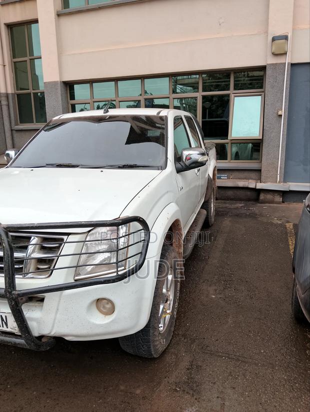 Isuzu D-MAX 2010 White