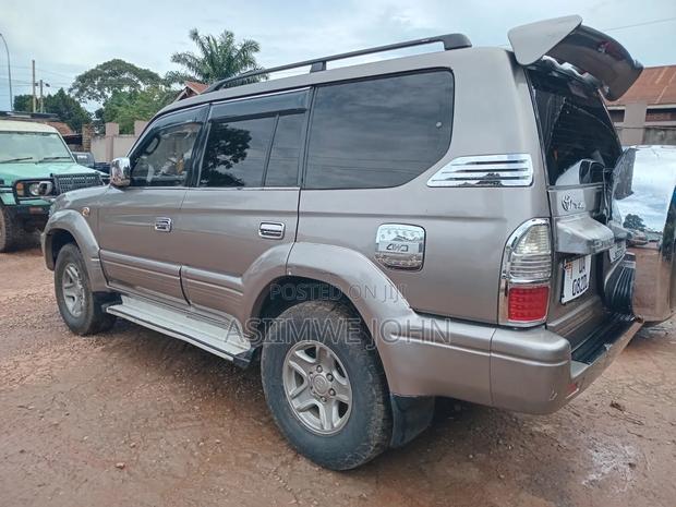 Toyota Land Cruiser Prado 2004 Silver