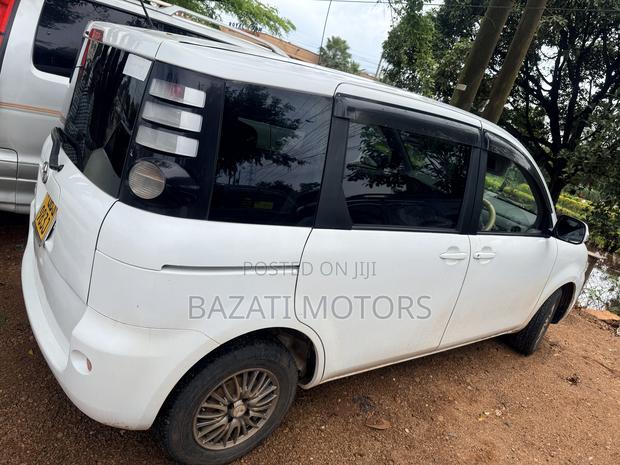 Toyota Sienta 2007 White