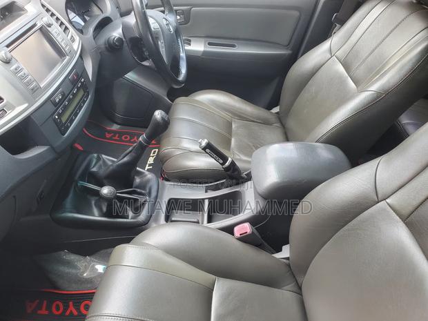 Toyota Hilux 2012 Black
